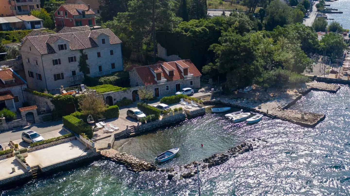 House 389m² in Montenegro, Kotor. Priced at 2200000$ rent photo-2
