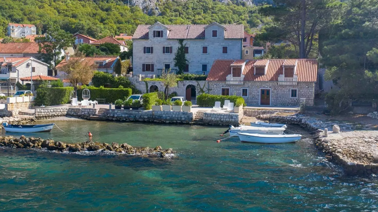 House 389m² in Montenegro, Kotor. Priced at 2200000$ rent photo-3