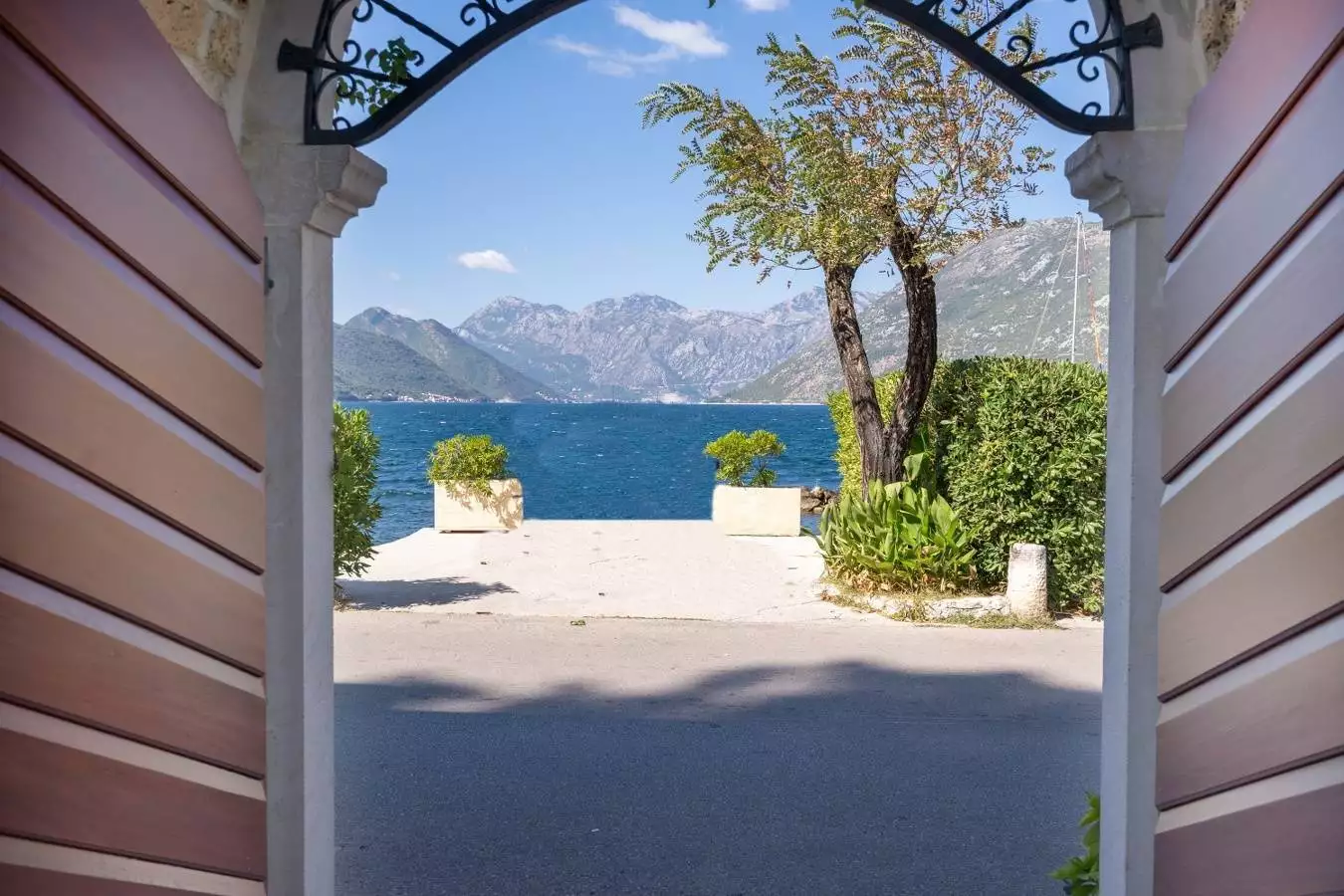 House 389m² in Montenegro, Kotor. Priced at 2200000$ rent photo-7