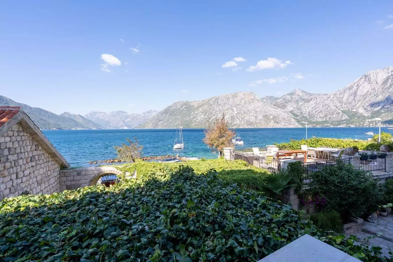 House 389m² in Montenegro, Kotor. Priced at 2200000$ rent photo-9