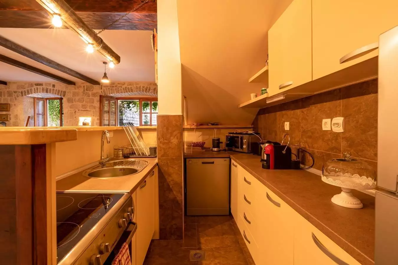 House 389m² in Montenegro, Kotor. Priced at 2200000$ rent photo-11