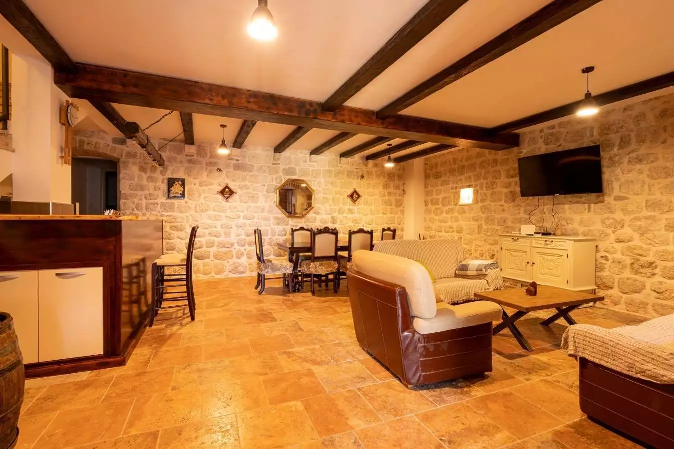 House 389m² in Montenegro, Kotor. Priced at 2200000$ rent photo-12