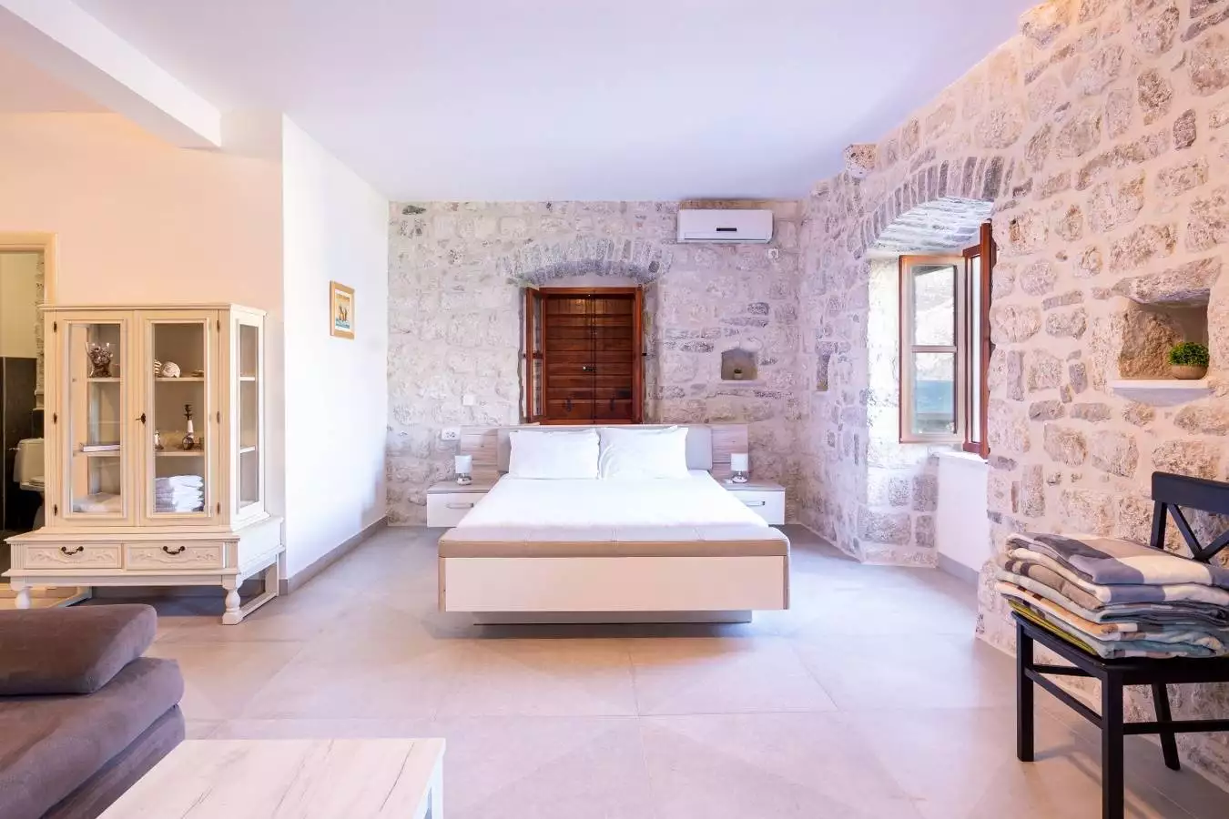 House 389m² in Montenegro, Kotor. Priced at 2200000$ rent photo-15