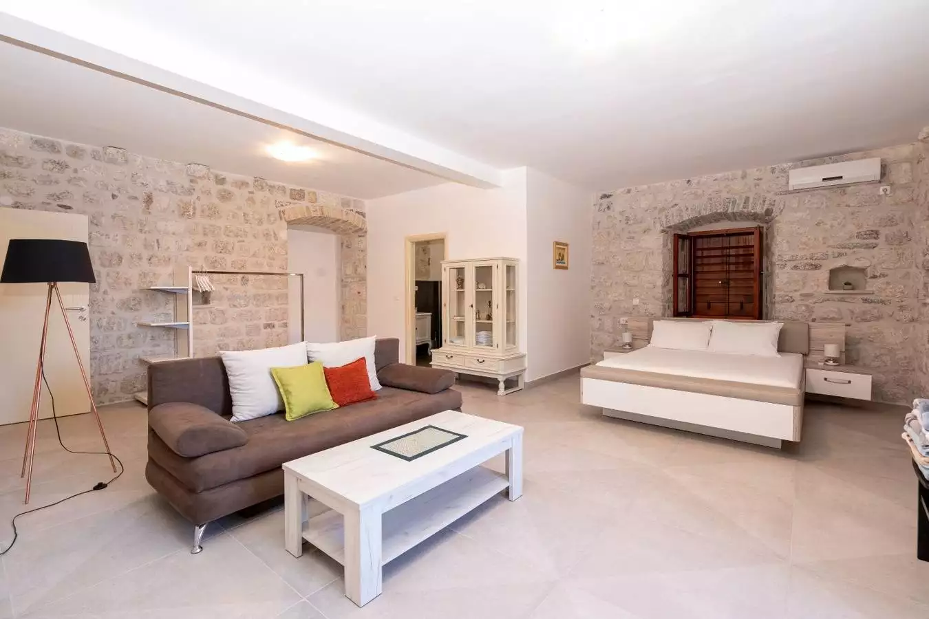 House 389m² in Montenegro, Kotor. Priced at 2200000$ rent photo-16