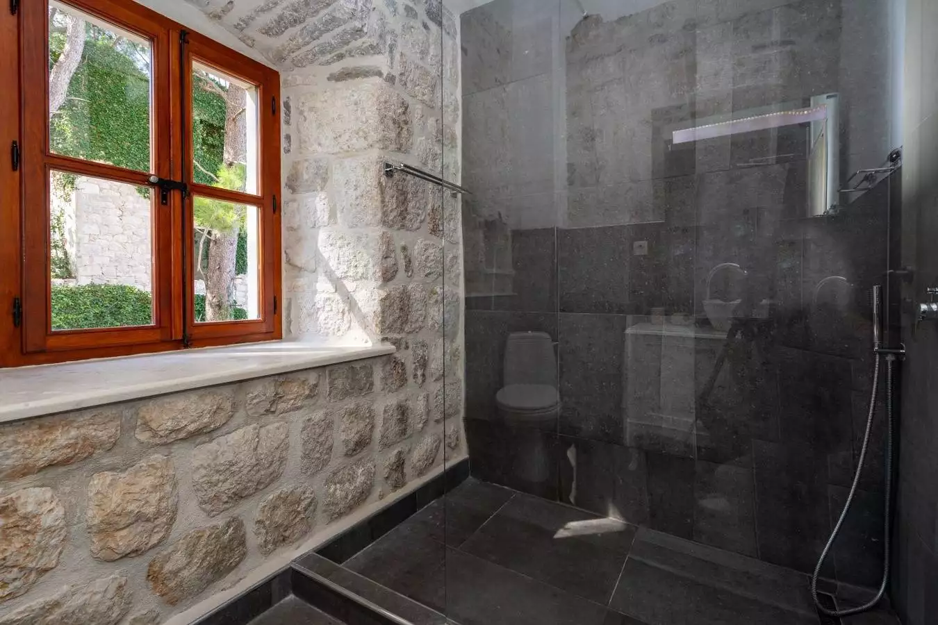 House 389m² in Montenegro, Kotor. Priced at 2200000$ rent photo-25