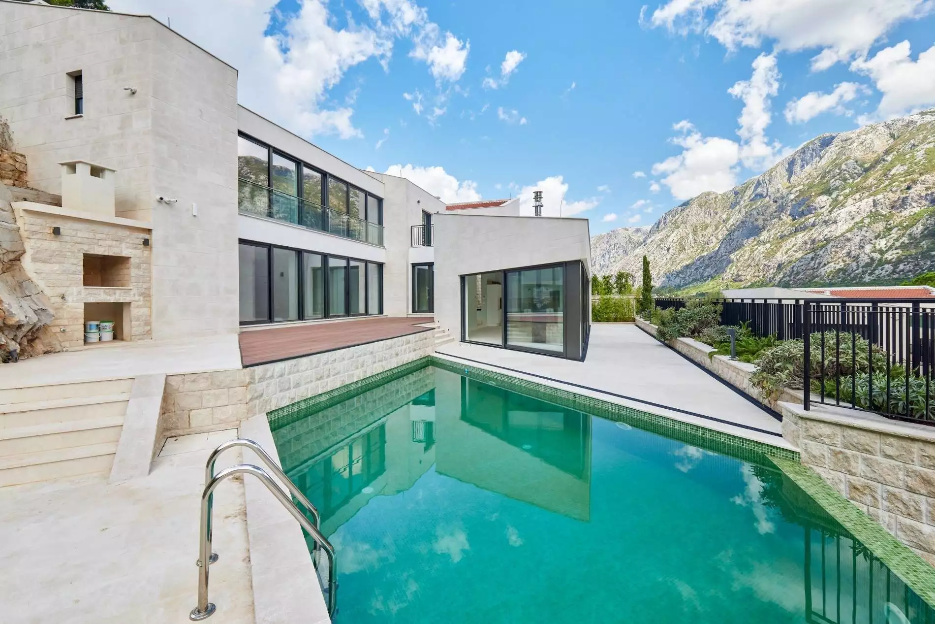 Villa 373m² in Montenegro, Prcanj. Priced at 2200000$ rent photo-1