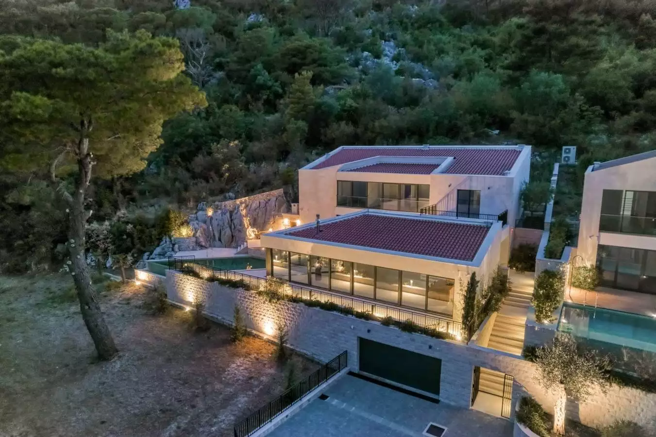 Villa 373m² in Montenegro, Prcanj. Priced at 2200000$ rent photo-4