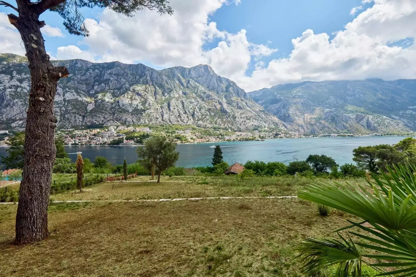 Villa 373m² in Montenegro, Prcanj. Priced at 2200000$ rent photo-8