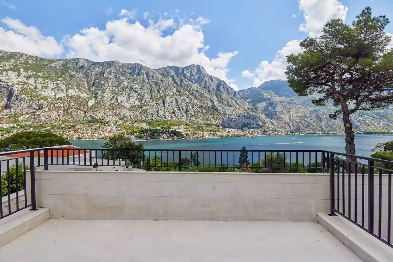 Villa 373m² in Montenegro, Prcanj. Priced at 2200000$ rent photo-9