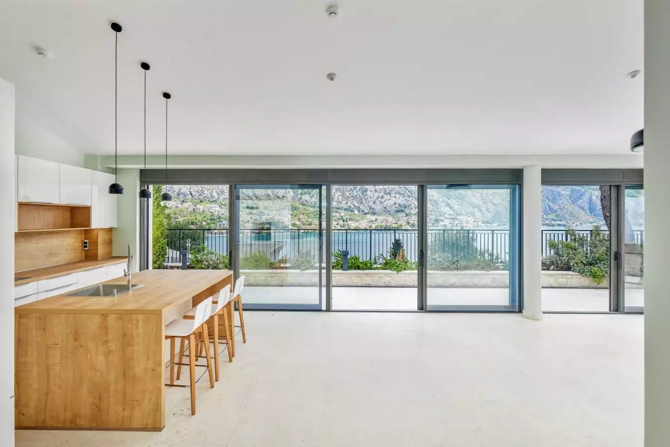 Villa 373m² in Montenegro, Prcanj. Priced at 2200000$ rent photo-10