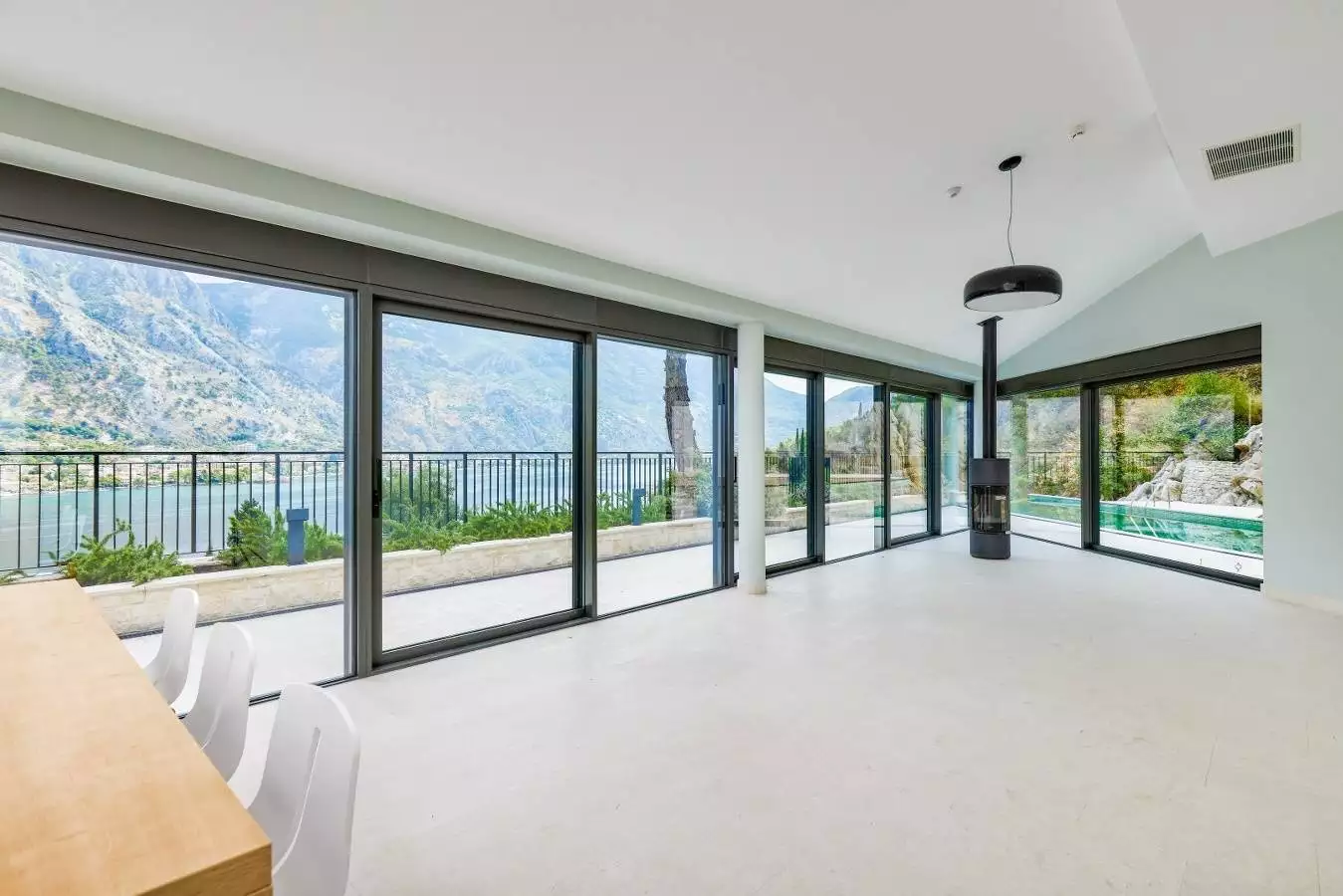 Villa 373m² in Montenegro, Prcanj. Priced at 2200000$ rent photo-11