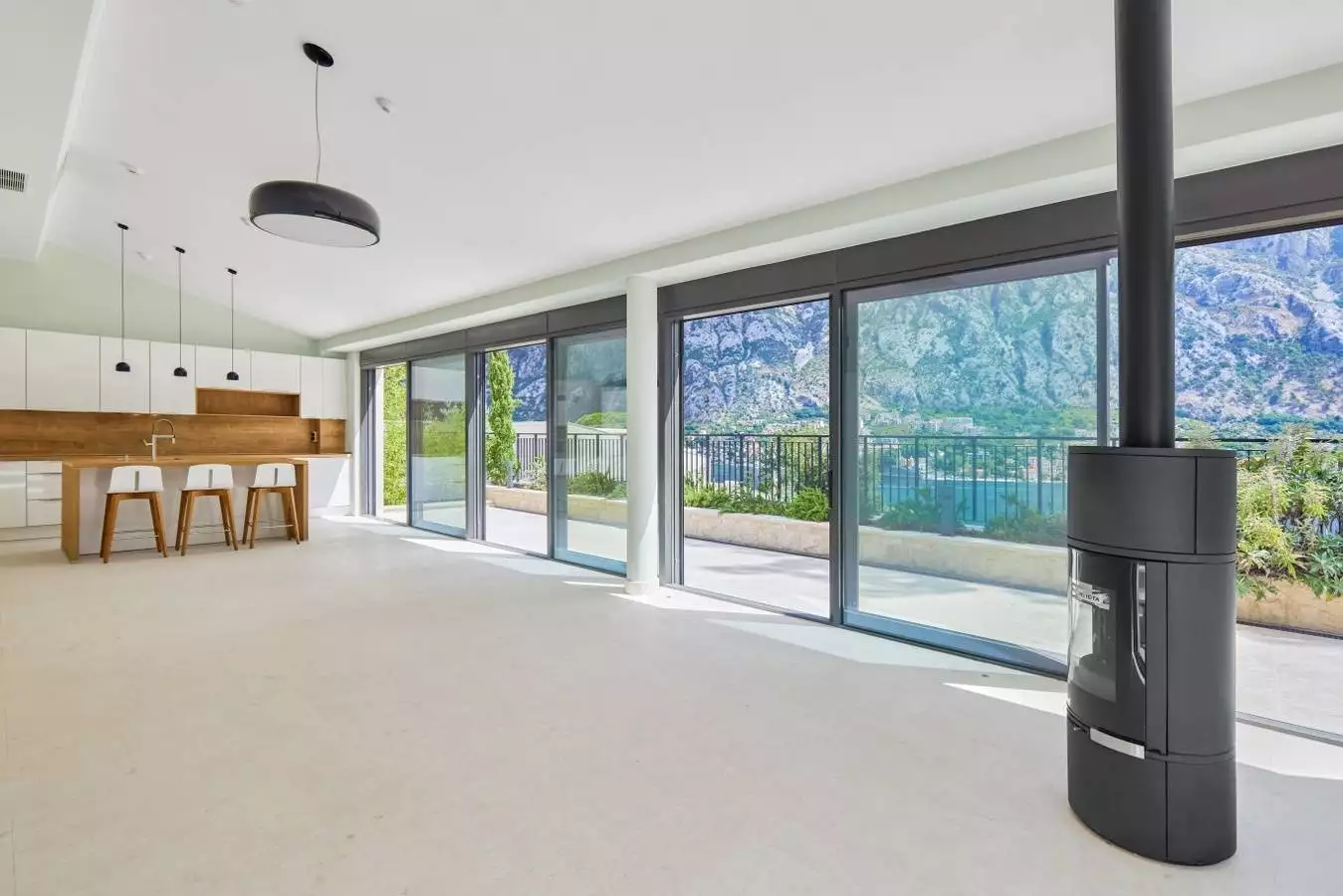 Villa 373m² in Montenegro, Prcanj. Priced at 2200000$ rent photo-12