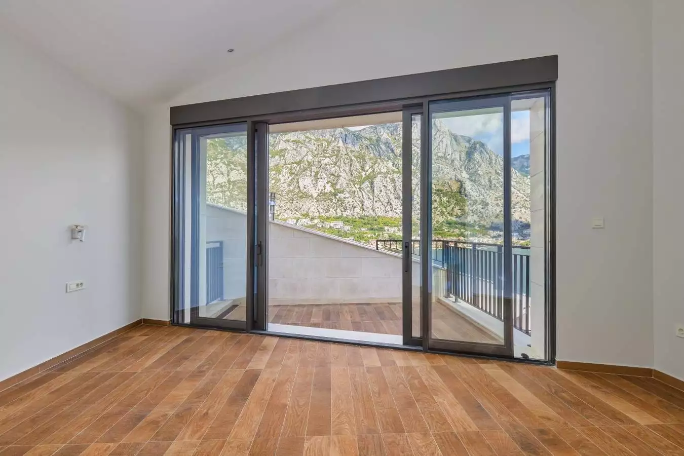 Villa 373m² in Montenegro, Prcanj. Priced at 2200000$ rent photo-13
