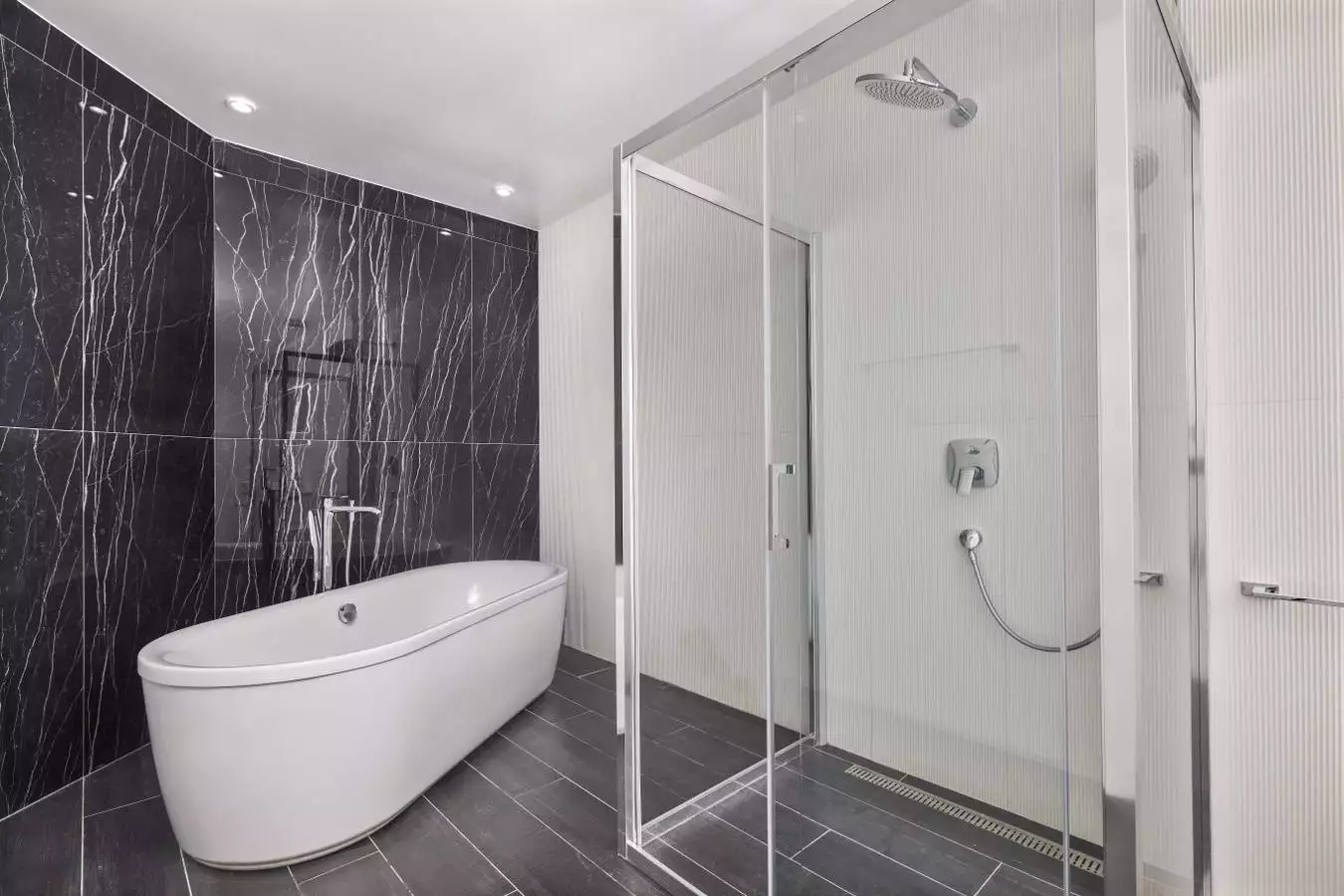 Villa 373m² in Montenegro, Prcanj. Priced at 2200000$ rent photo-16