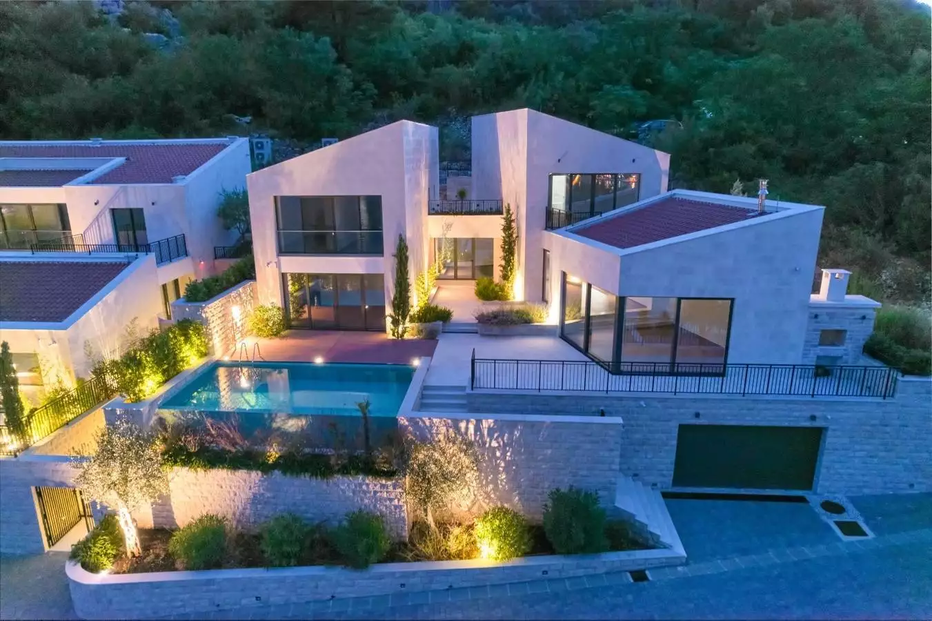 Villa 349m² in Montenegro, Prcanj. Priced at 2000000$ rent photo-2