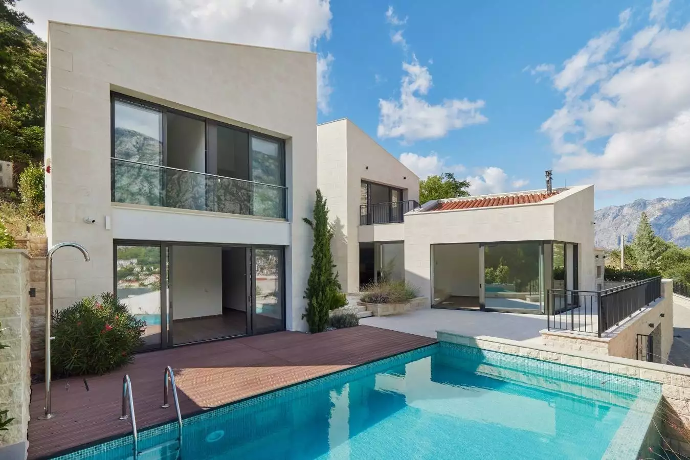 Villa 349m² in Montenegro, Prcanj. Priced at 2000000$ rent photo-4