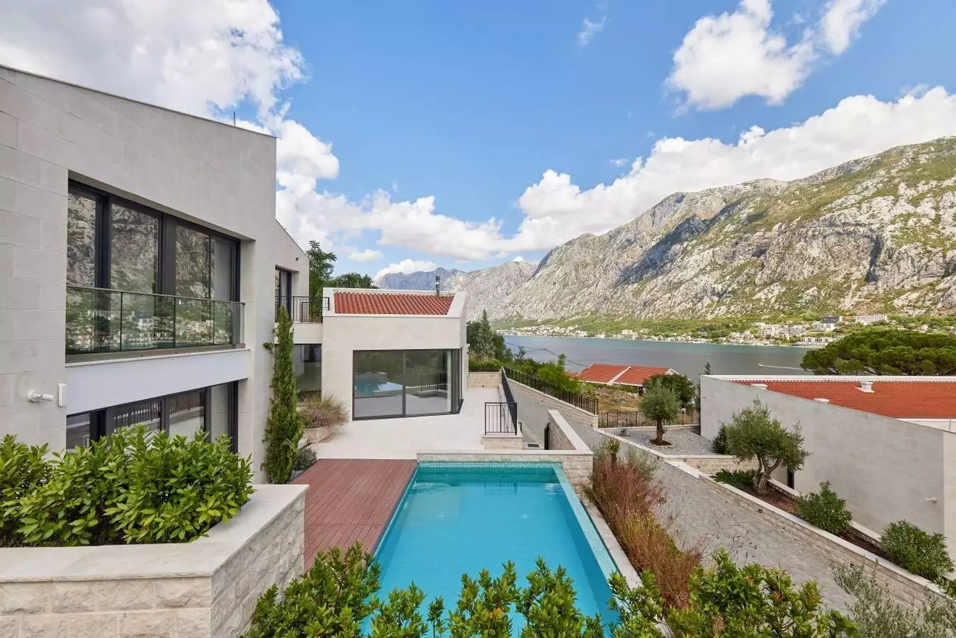 Villa 349m² in Montenegro, Prcanj. Priced at 2000000$ rent photo-5