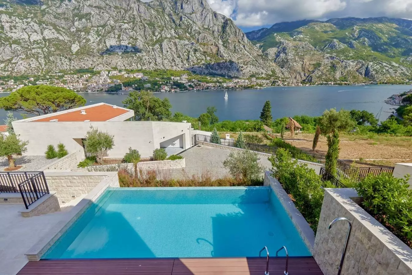 Villa 349m² in Montenegro, Prcanj. Priced at 2000000$ rent photo-6