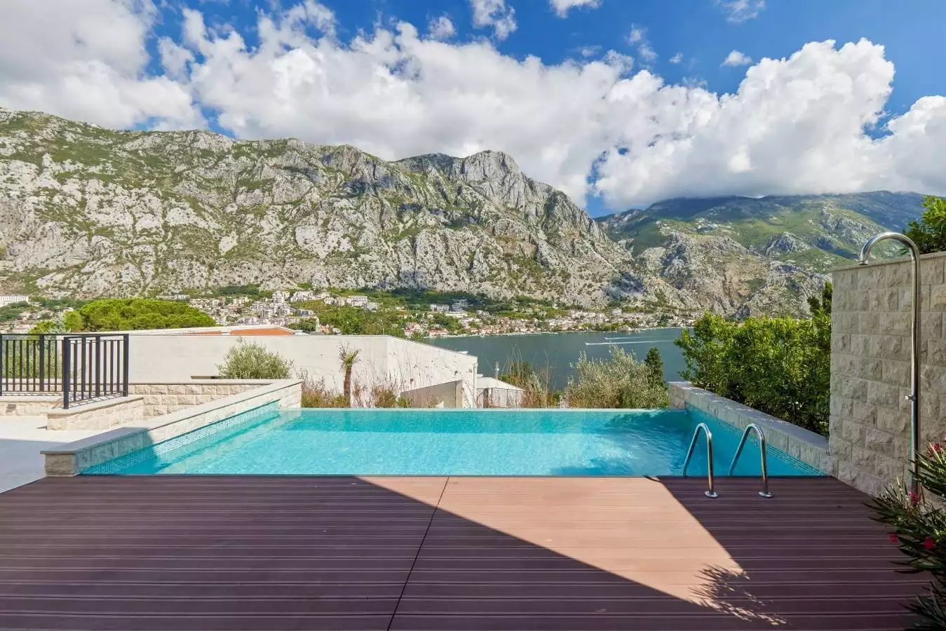 Villa 349m² in Montenegro, Prcanj. Priced at 2000000$ rent photo-7
