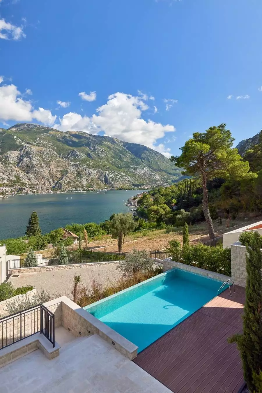 Villa 349m² in Montenegro, Prcanj. Priced at 2000000$ rent photo-9