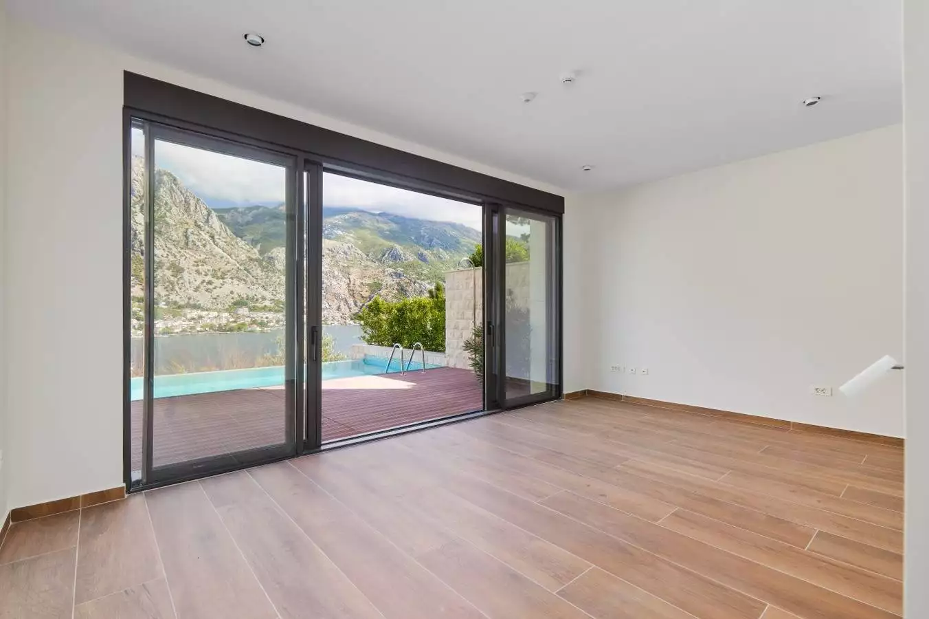 Villa 349m² in Montenegro, Prcanj. Priced at 2000000$ rent photo-11