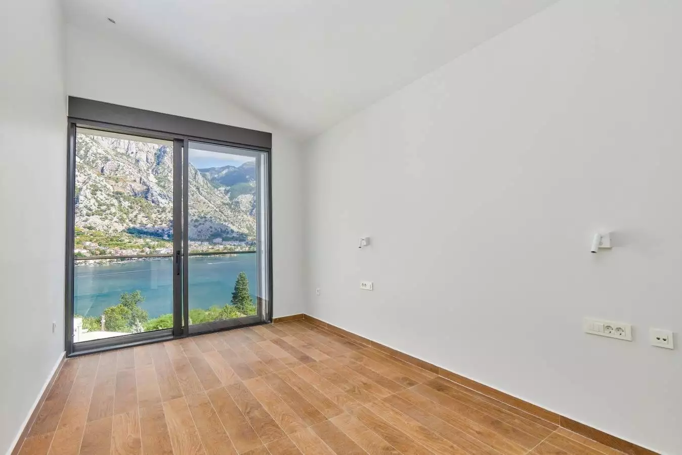 Villa 349m² in Montenegro, Prcanj. Priced at 2000000$ rent photo-12