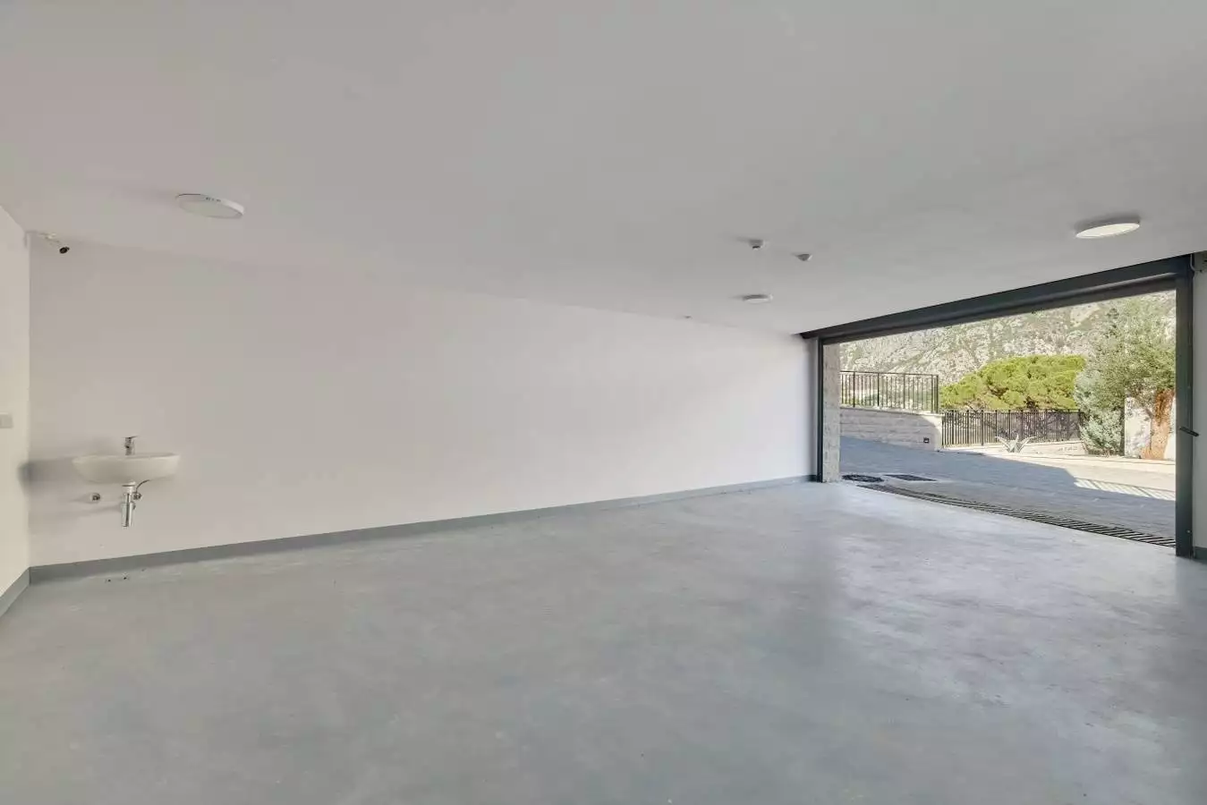 Villa 349m² in Montenegro, Prcanj. Priced at 2000000$ rent photo-17
