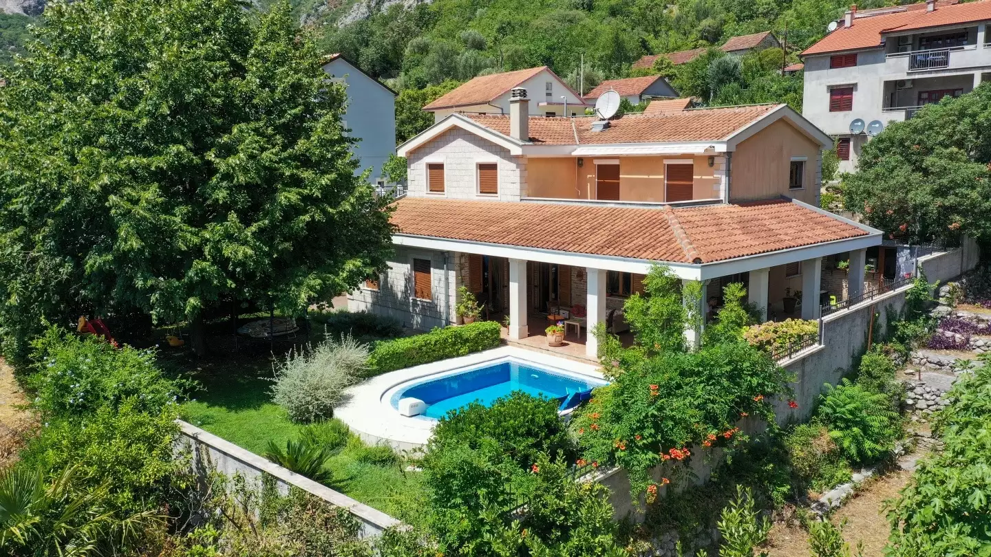 House 302m² in Montenegro, Orahovac. Priced at 960000$ rent photo-2