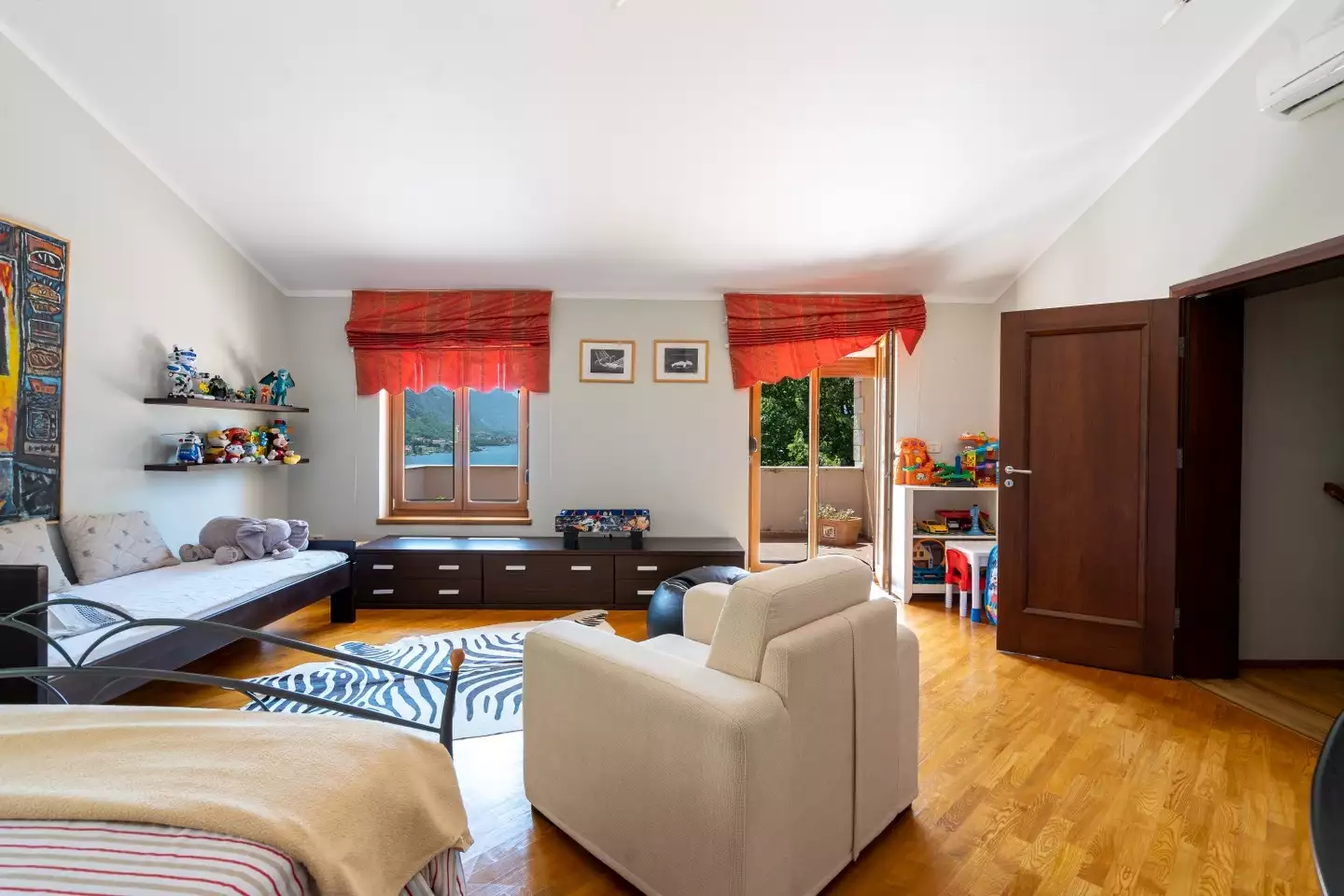 House 302m² in Montenegro, Orahovac. Priced at 960000$ rent photo-19