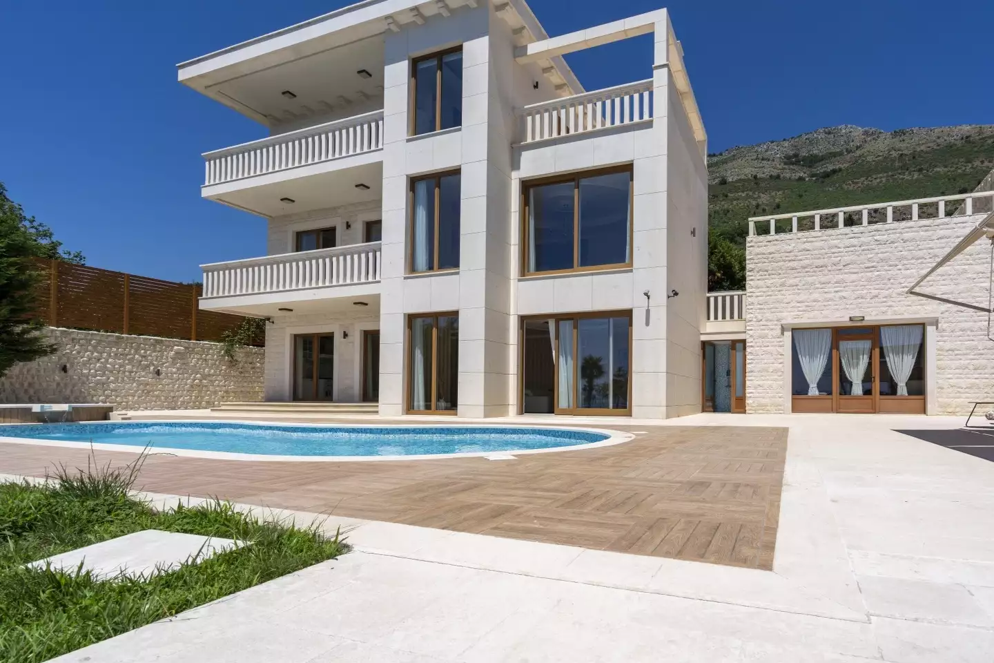 Villa 632m² in Montenegro, Rezevici. Priced at 1800000$ rent photo-32