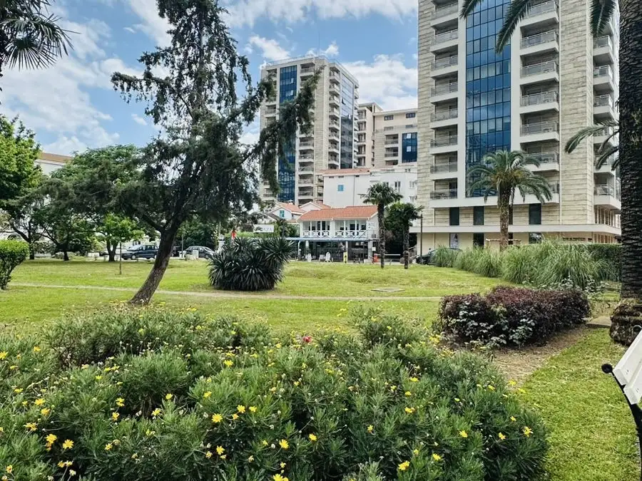 Flat 36m² in Montenegro, Budva. Priced at 1600€ rent photo-2