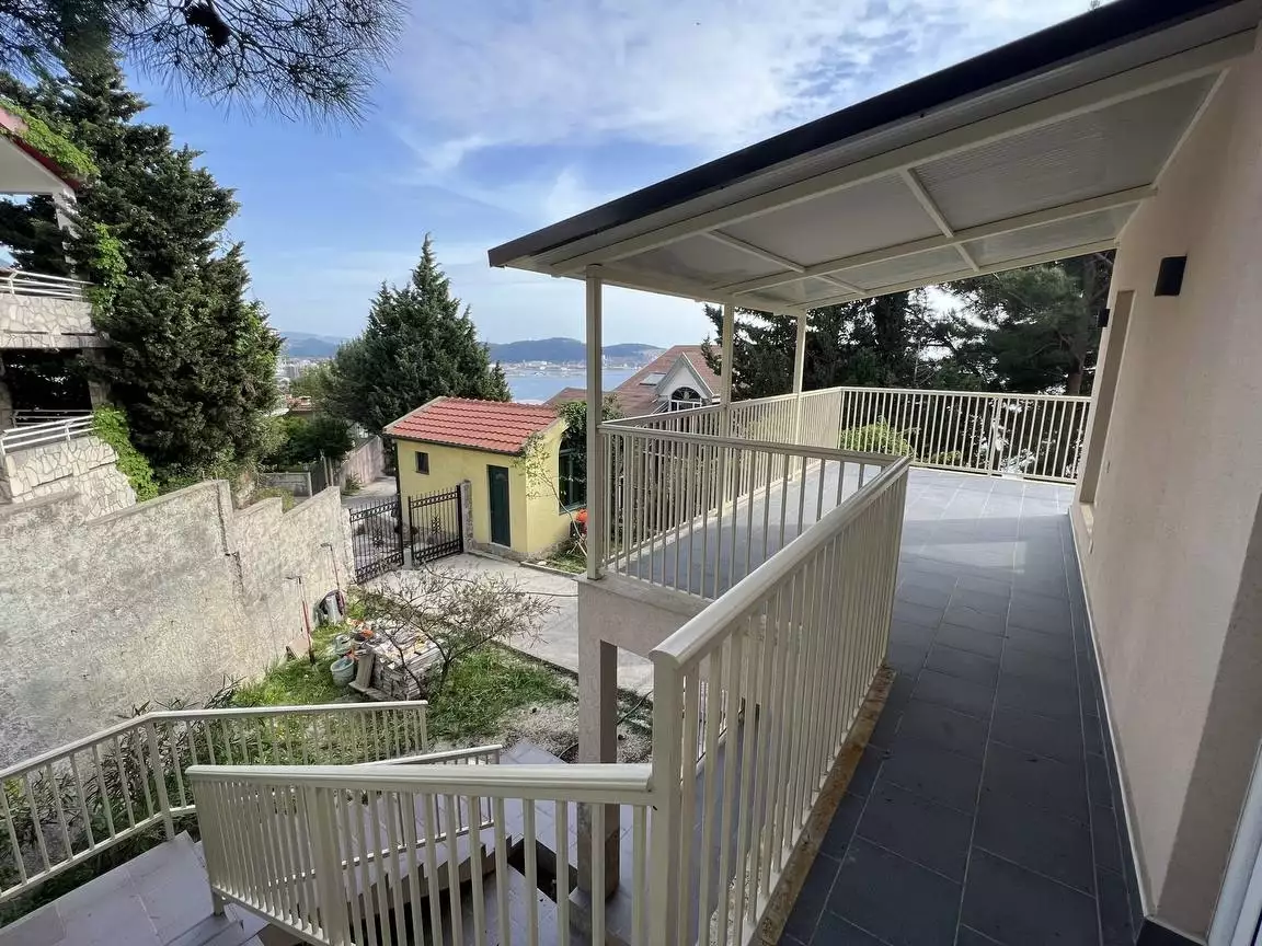 House 155m² in Italy, Barga. Priced at 380000€ rent photo-18
