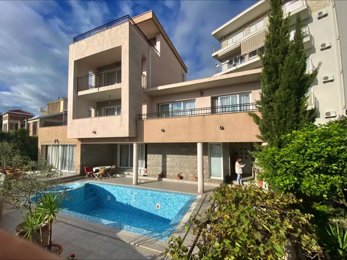 House 495m² in Montenegro, Becici. Priced at 895000€ rent photo-1