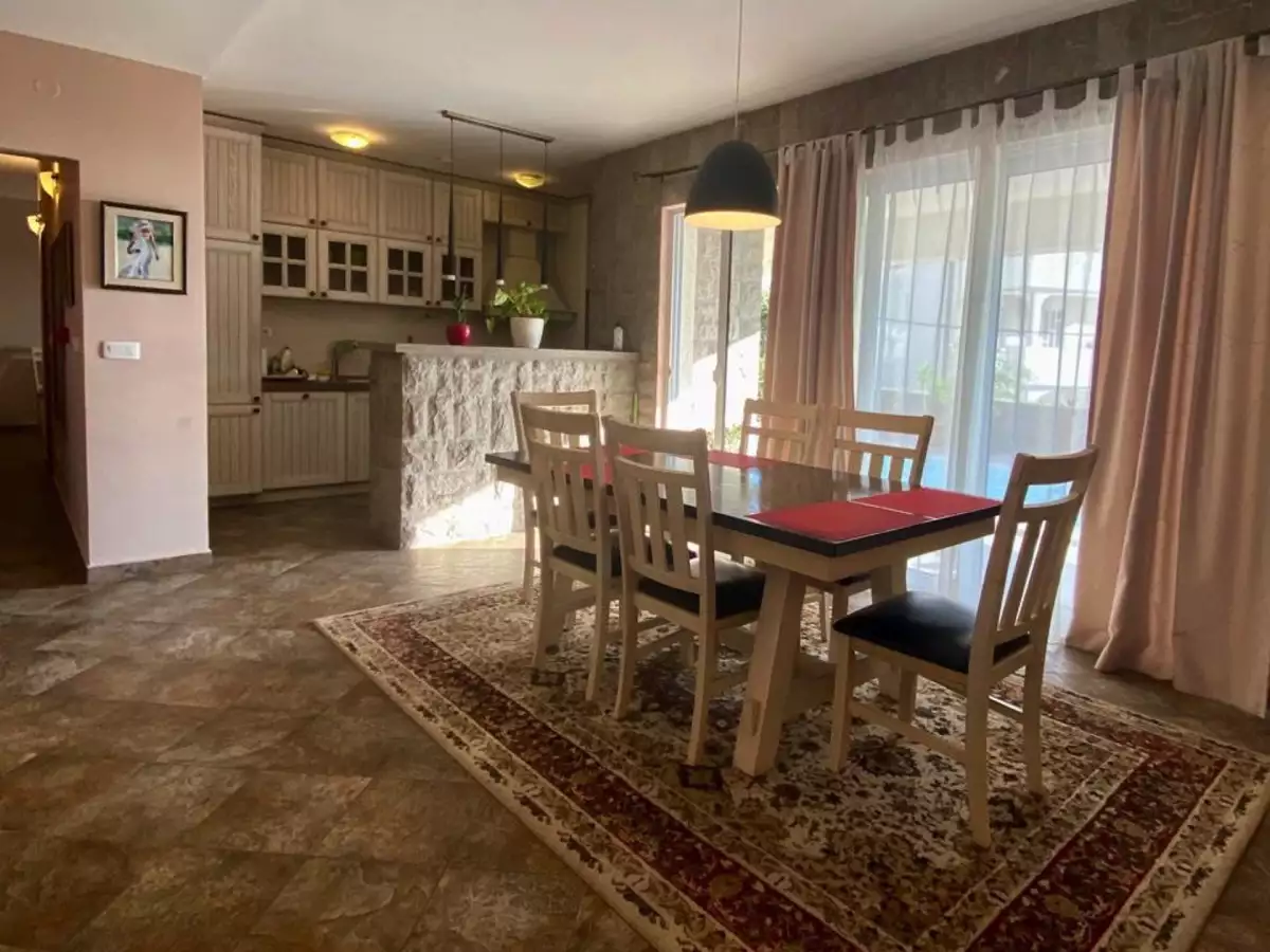House 495m² in Montenegro, Becici. Priced at 895000€ rent photo-8
