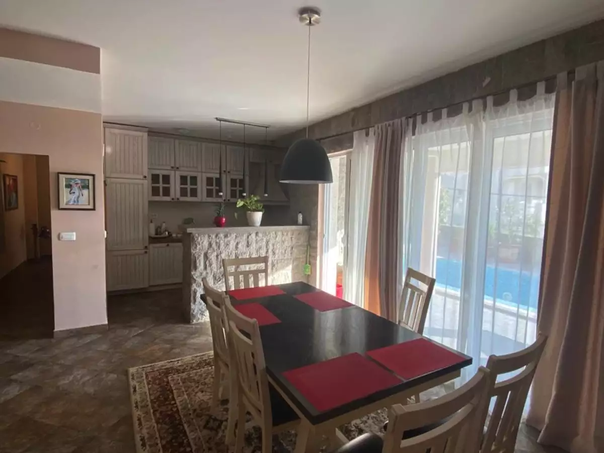 House 495m² in Montenegro, Becici. Priced at 895000€ rent photo-9