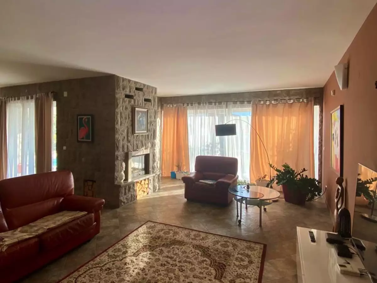 House 495m² in Montenegro, Becici. Priced at 895000€ rent photo-10