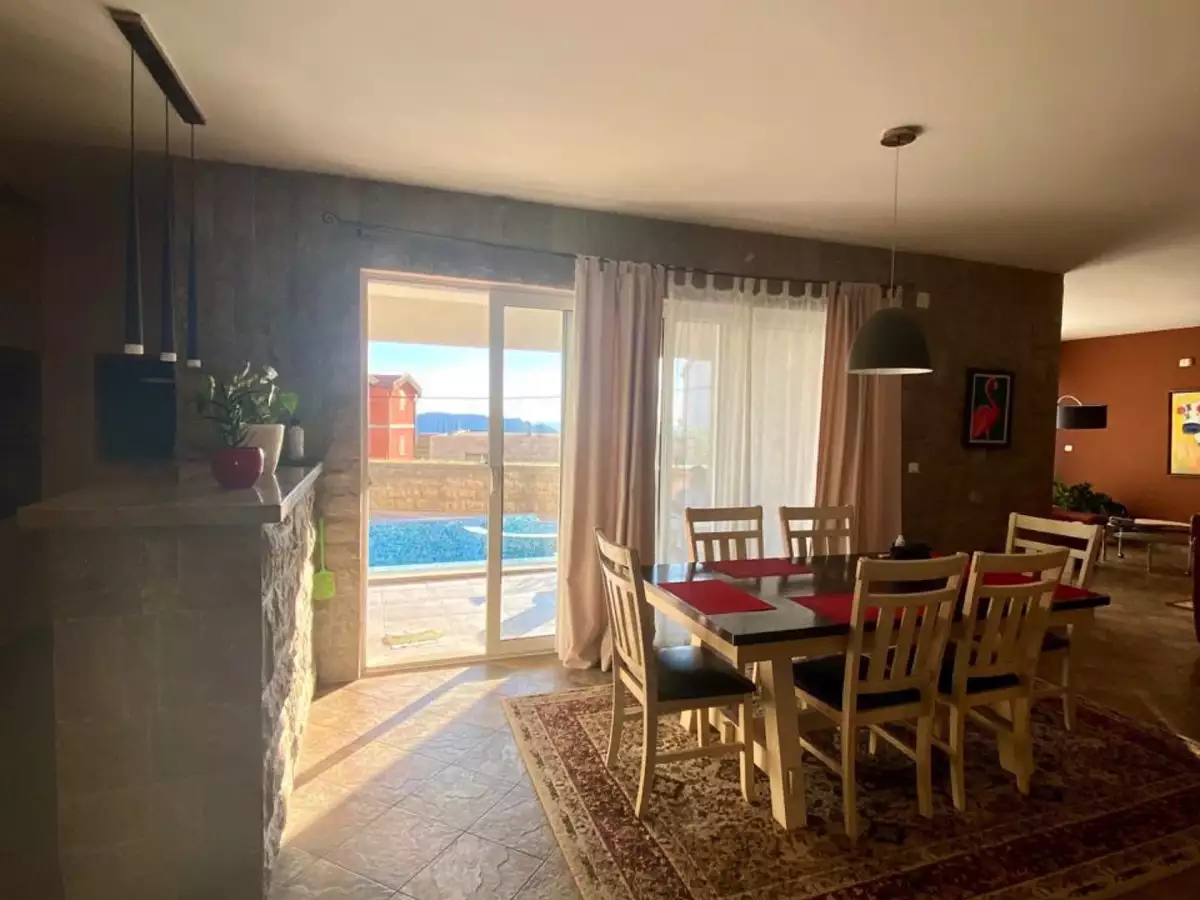 House 495m² in Montenegro, Becici. Priced at 895000€ rent photo-11