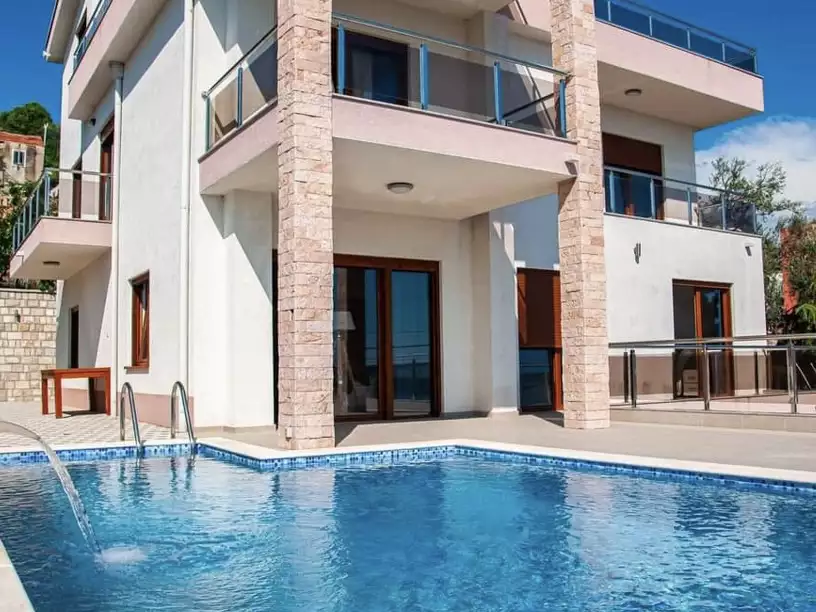 House 500m² in Montenegro, Susanj. Priced at 600000€ rent photo-1