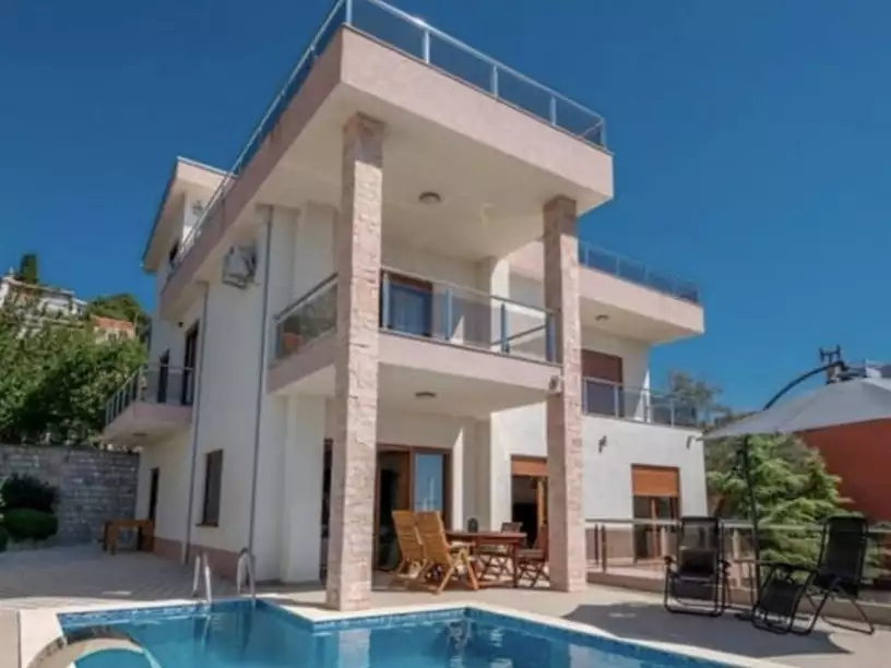 House 500m² in Montenegro, Susanj. Priced at 600000€ rent photo-5