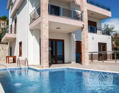 Buy in Montenegro for 600000€