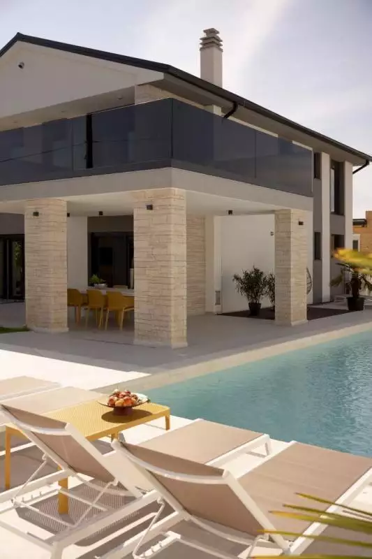 Villa 230m² in Croatia, Rovinj. Priced at 635000€ rent photo-12
