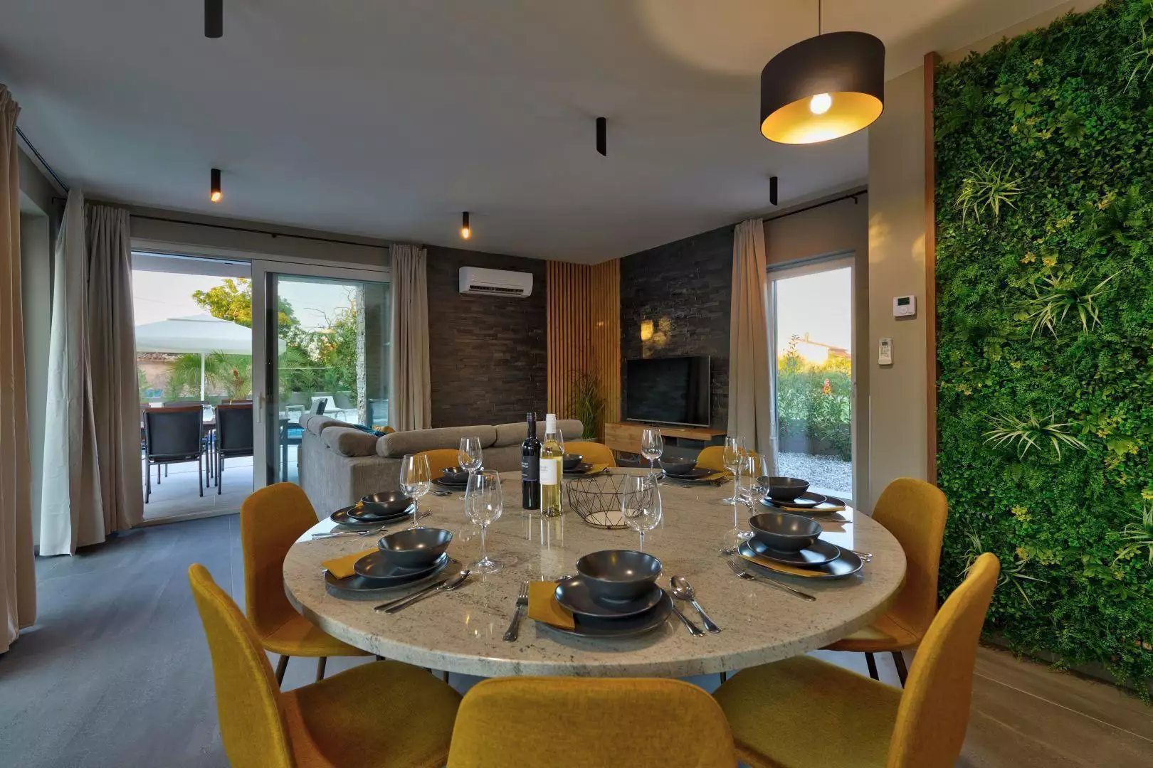 Villa 200m² in Croatia, Loborika. Priced at 722000€ rent photo-12