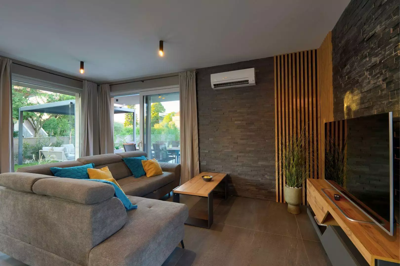 Villa 200m² in Croatia, Loborika. Priced at 722000€ rent photo-14