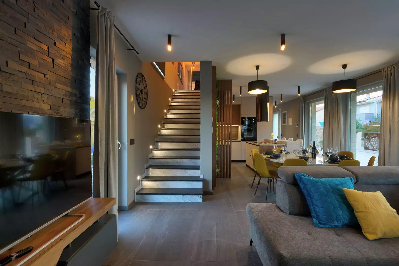 Villa 200m² in Croatia, Loborika. Priced at 722000€ rent photo-15