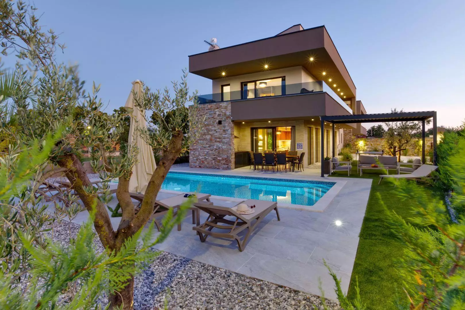 Villa 200m² in Croatia, Loborika. Priced at 722000€ rent photo-1