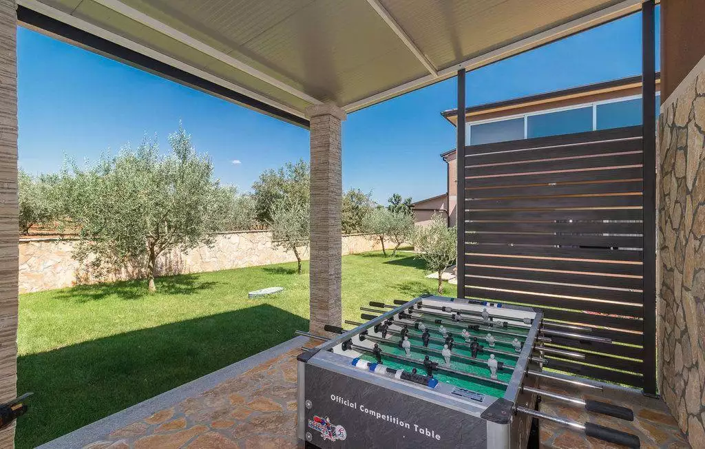 Hotels 600m² in Croatia, Valtura. Priced at 1300000€ rent photo-18
