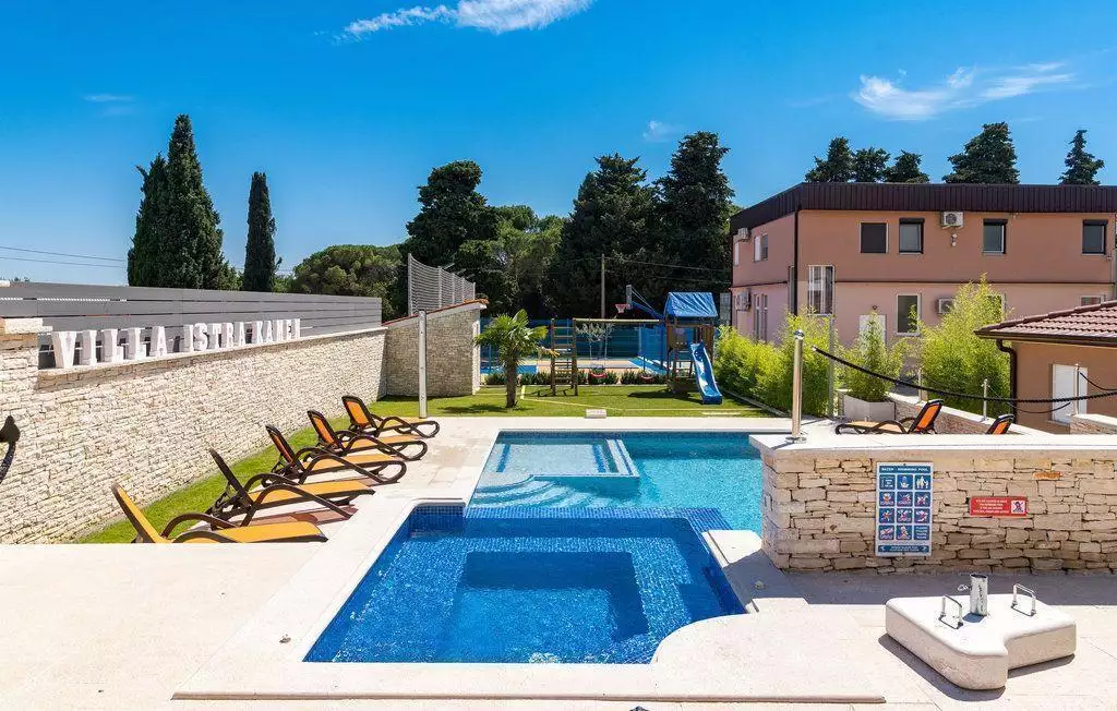 Hotels 600m² in Croatia, Valtura. Priced at 1300000€ rent photo-20