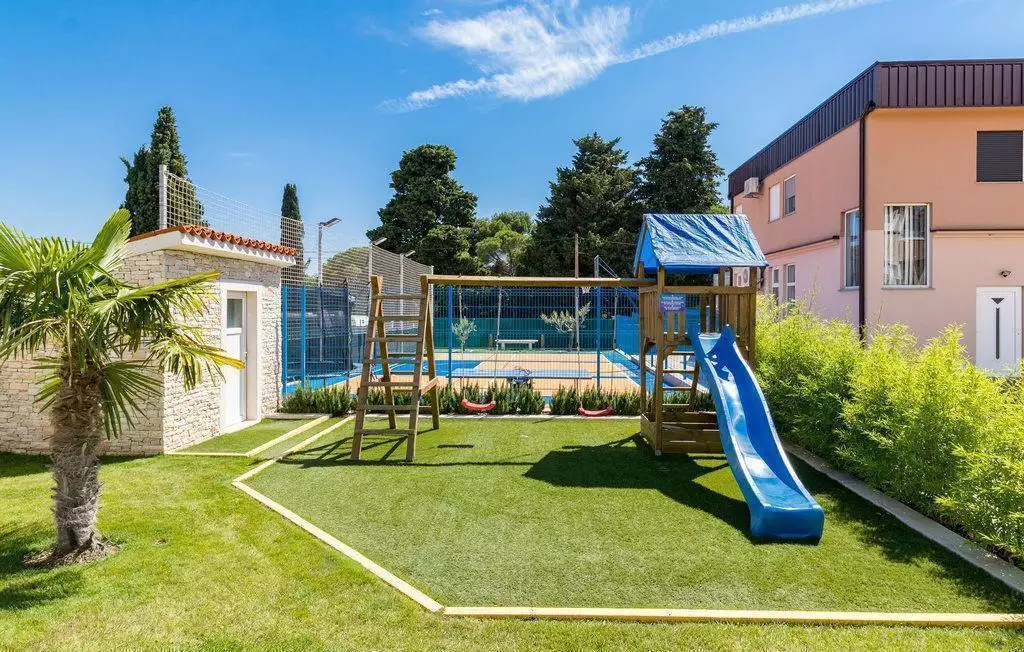 Hotels 600m² in Croatia, Valtura. Priced at 1300000€ rent photo-21