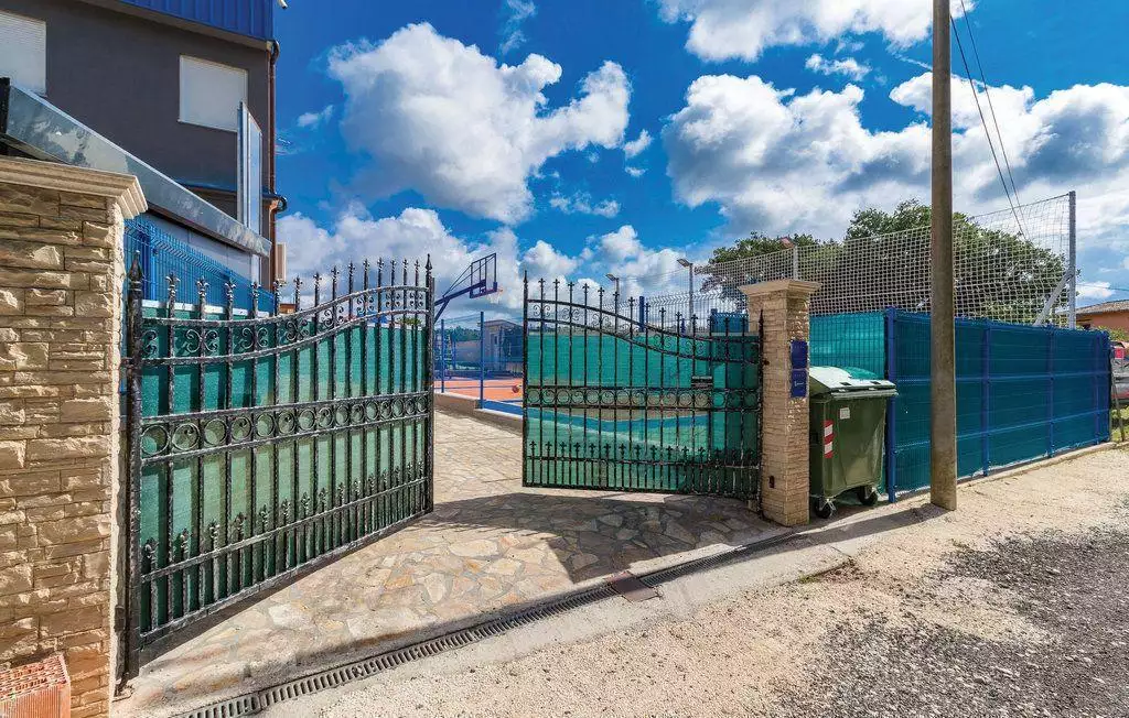 Hotels 600m² in Croatia, Valtura. Priced at 1300000€ rent photo-23