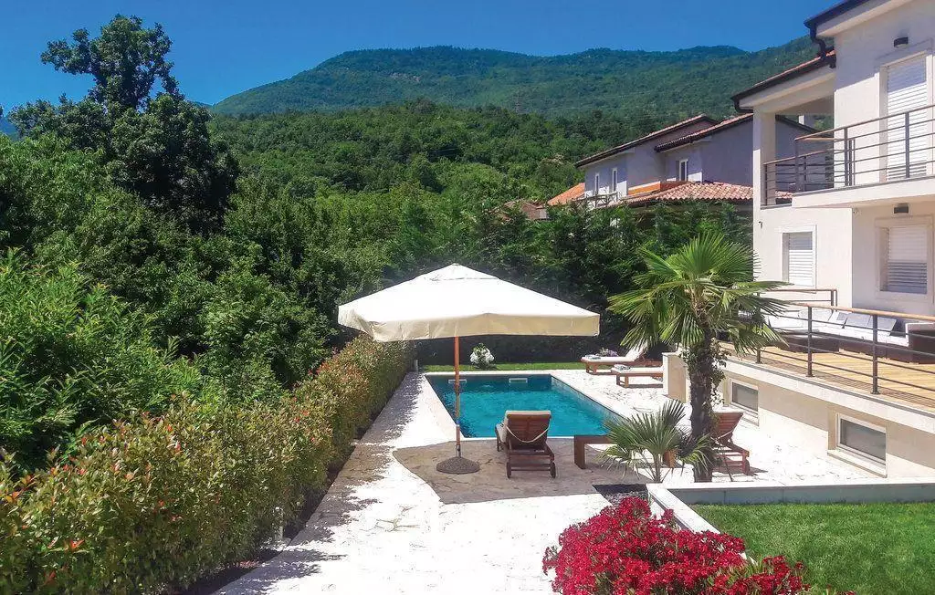 Villa 240m² in Croatia, Bregi. Priced at 1150000€ rent photo-3